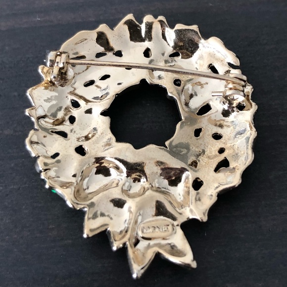 Vintage Monet Christmas Wreath Pin - Picture 2 of 2